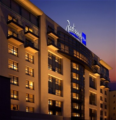 Radisson Blu Hotel Bucharest: Buitenaanzicht