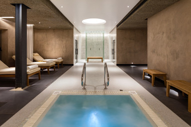 Radisson Blu Edwardian Heathrow Hotel: Pool